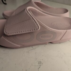 OOFOS Light Pink Slide Sandals